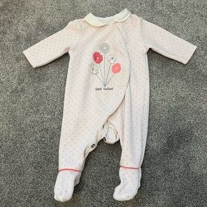 Obaibi 1M (newborn) footed onesie